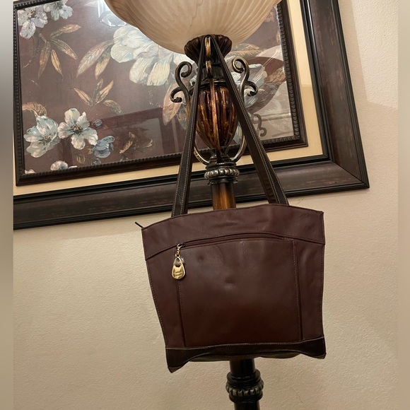 Carriage House genuine leather, please check all picture of condition - Picture 5 of 17